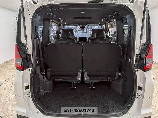 Toyota NOAH HYBRID 2024-10 7359056-12