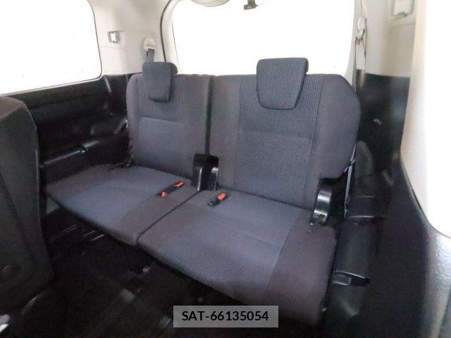 Toyota NOAH HYBRID 2015-10 7359067-10