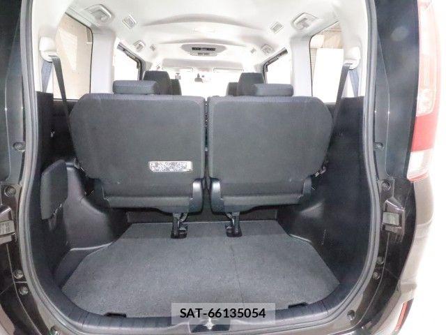 Toyota NOAH HYBRID 2015-10 7359067-11