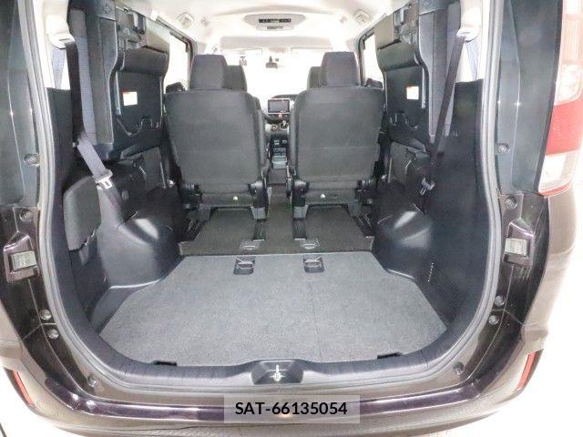 Toyota NOAH HYBRID 2015-10 7359067-12