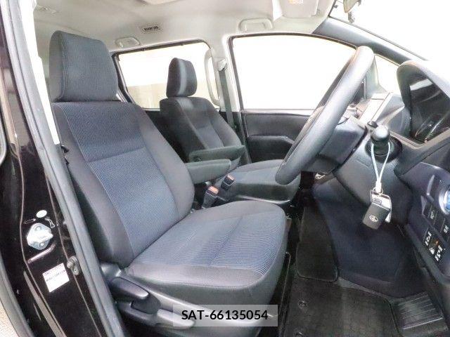 Toyota NOAH HYBRID 2015-10 7359067-3