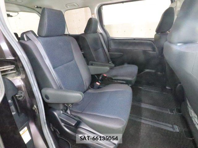 Toyota NOAH HYBRID 2015-10 7359067-4