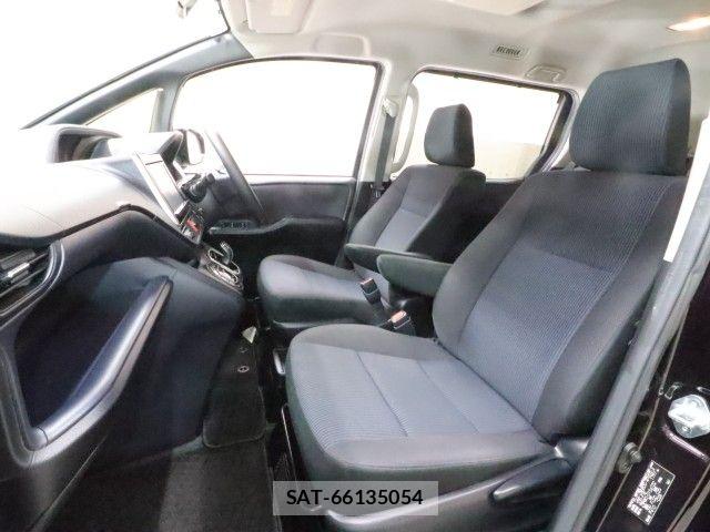 Toyota NOAH HYBRID 2015-10 7359067-7