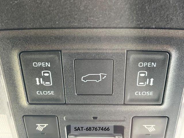 Toyota NOAH HYBRID 2022-07 7393277-5