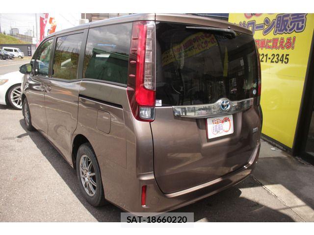 Toyota NOAH HYBRID 2014-07 7456393-13
