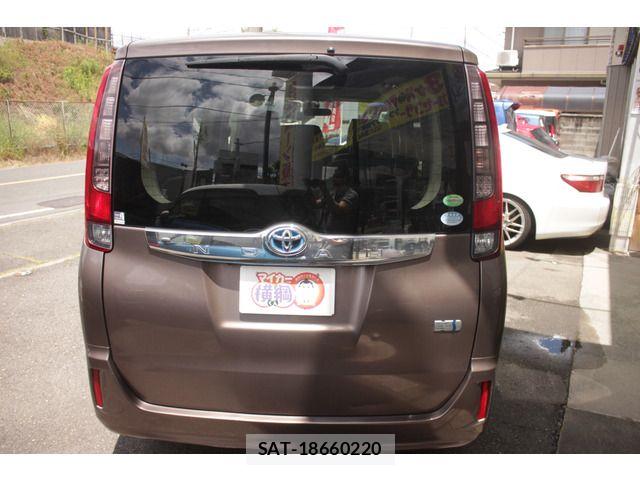 Toyota NOAH HYBRID 2014-07 7456393-14