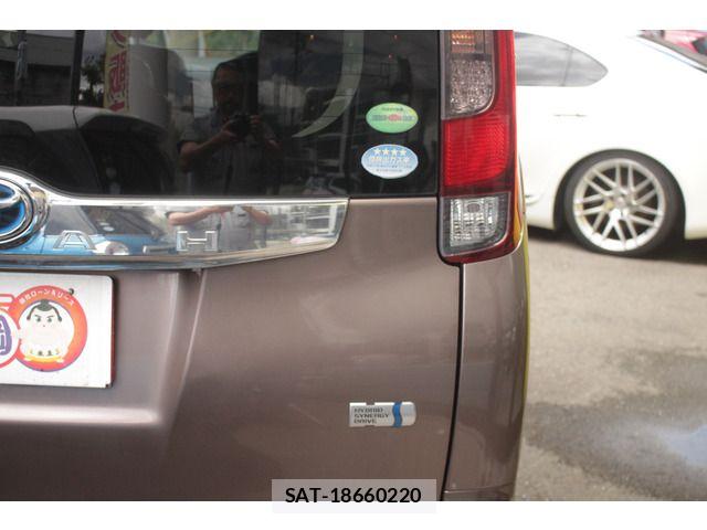 Toyota NOAH HYBRID 2014-07 7456393-17