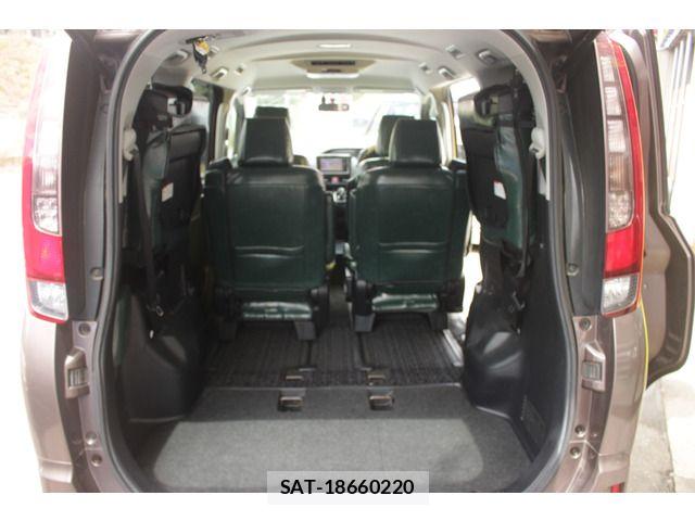 Toyota NOAH HYBRID 2014-07 7456393-18