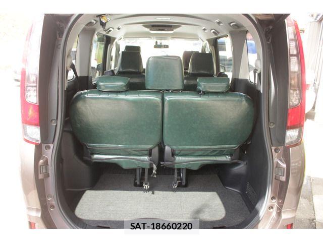 Toyota NOAH HYBRID 2014-07 7456393-19