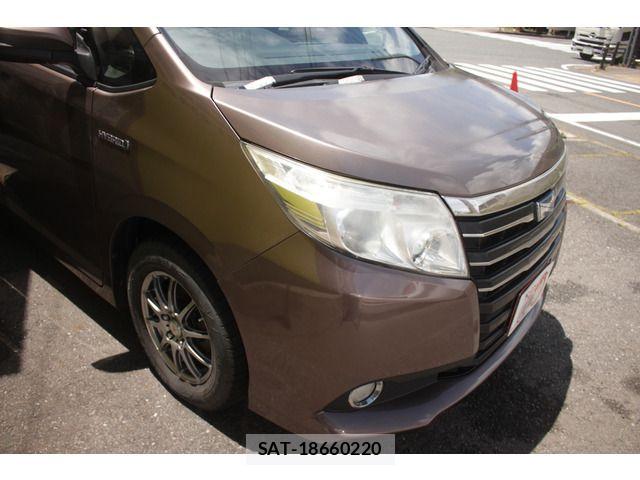 Toyota NOAH HYBRID 2014-07 7456393-4