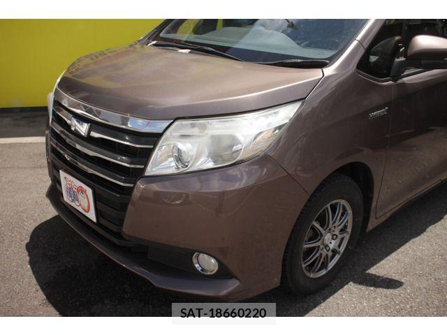 Toyota NOAH HYBRID 2014-07 7456393-5