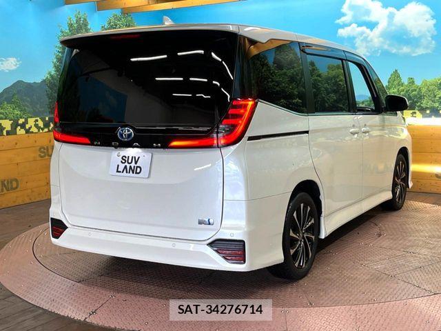 Toyota NOAH HYBRID 2022-04 7456387-17