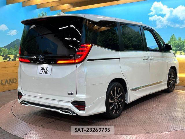 Toyota NOAH HYBRID 2023-06 7456382-17