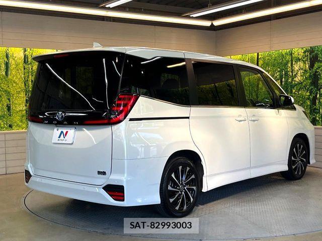 Toyota NOAH HYBRID 2023-07 7456384-15