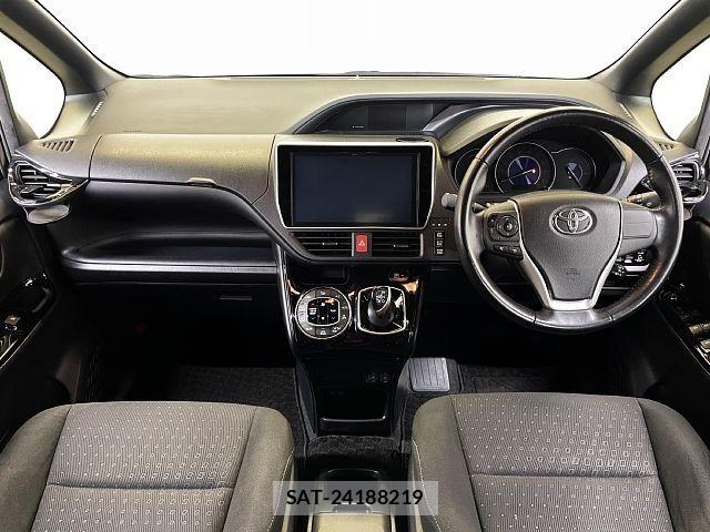 Toyota NOAH HYBRID 2017-10 7456391-1