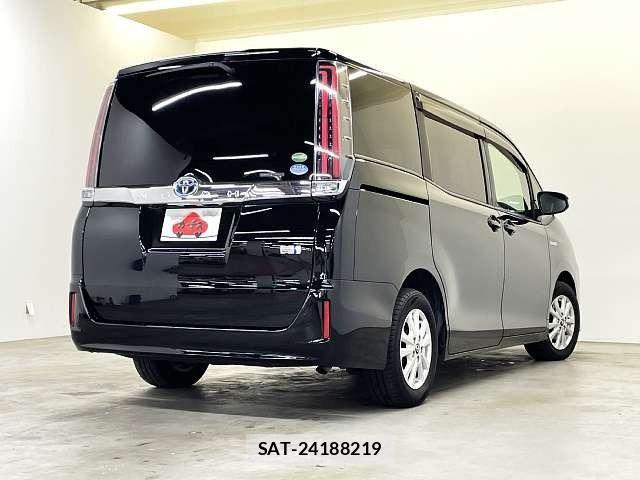 Toyota NOAH HYBRID 2017-10 7456391-2