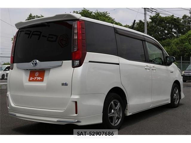 Toyota NOAH HYBRID 2014-03 7456395-20