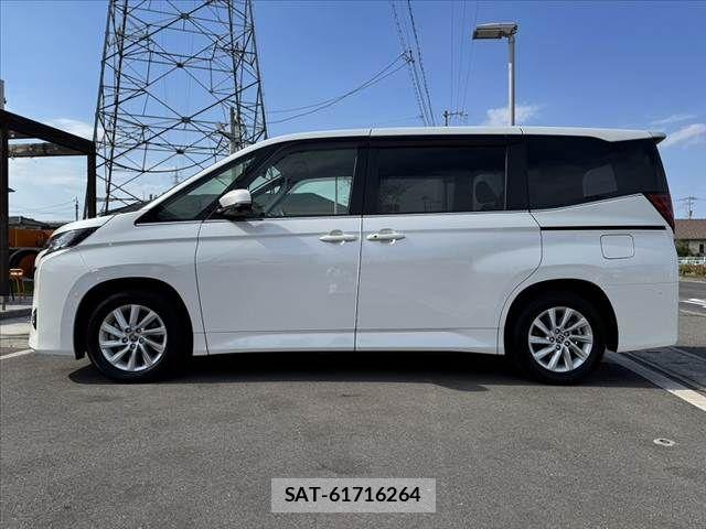 Toyota NOAH HYBRID 2022-06 7456389-10