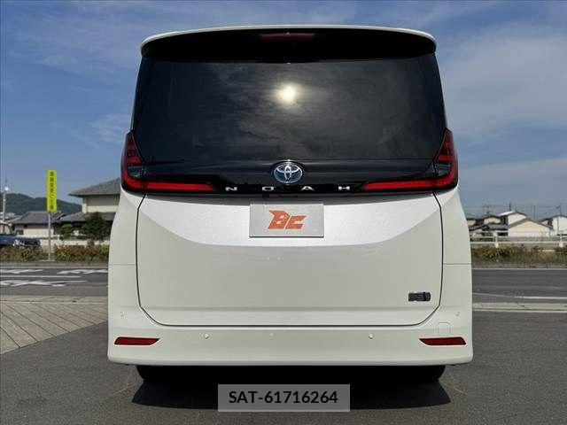 Toyota NOAH HYBRID 2022-06 7456389-13