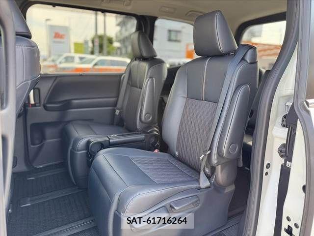Toyota NOAH HYBRID 2022-06 7456389-17