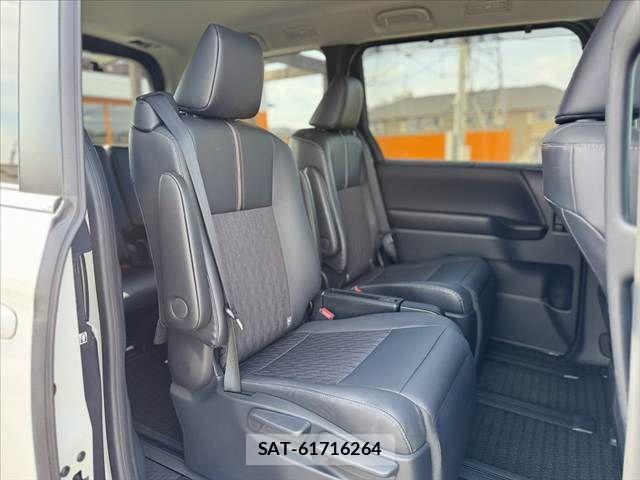 Toyota NOAH HYBRID 2022-06 7456389-18