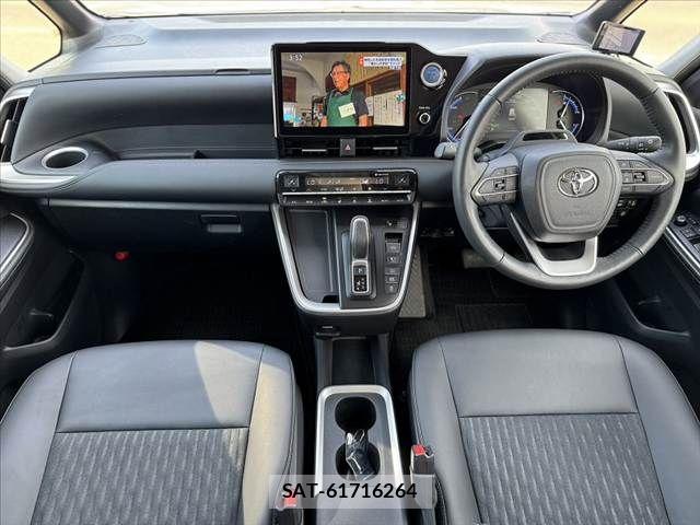 Toyota NOAH HYBRID 2022-06 7456389-1