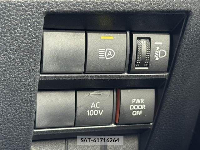 Toyota NOAH HYBRID 2022-06 7456389-6