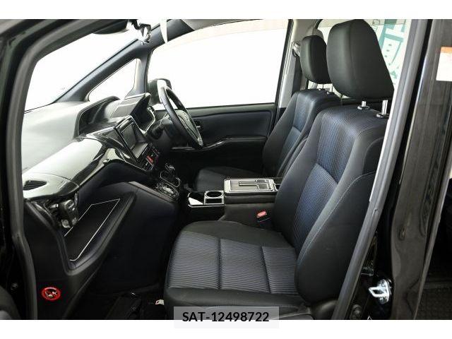 Toyota NOAH HYBRID 2016-06 7456394-9