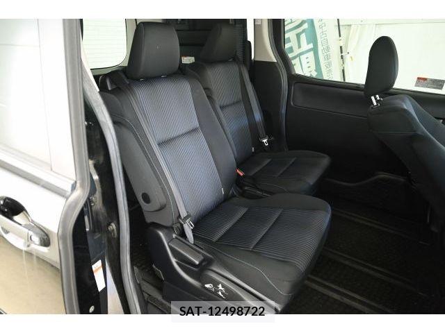 Toyota NOAH HYBRID 2016-06 7456394-10