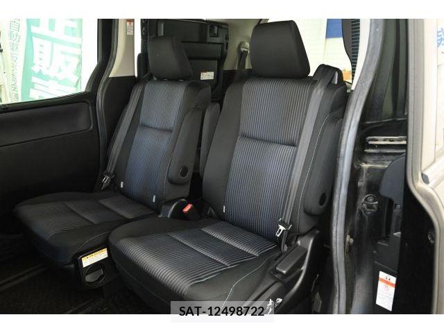 Toyota NOAH HYBRID 2016-06 7456394-12