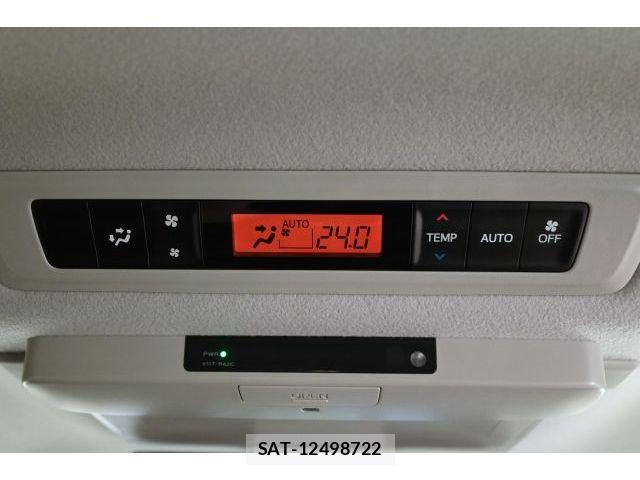 Toyota NOAH HYBRID 2016-06 7456394-21