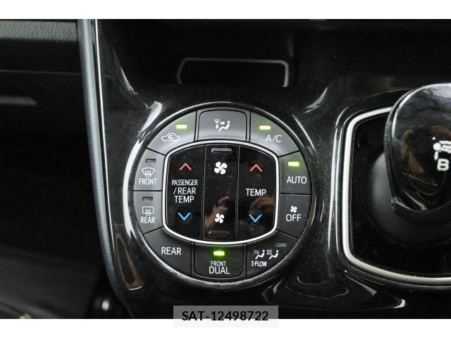 Toyota NOAH HYBRID 2016-06 7456394-24