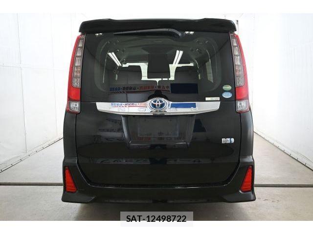 Toyota NOAH HYBRID 2016-06 7456394-5