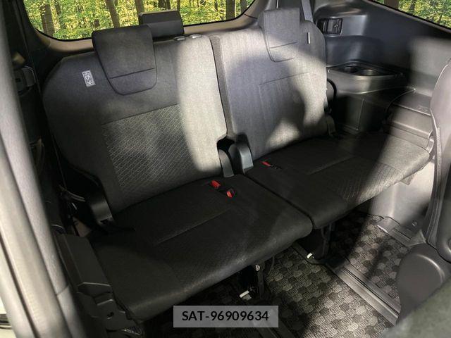 Toyota NOAH HYBRID 2022-06 7456390-9