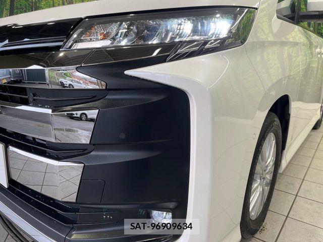 Toyota NOAH HYBRID 2022-06 7456390-12