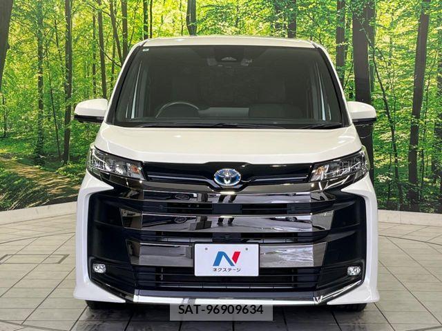 Toyota NOAH HYBRID 2022-06 7456390-14