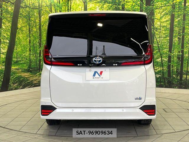 Toyota NOAH HYBRID 2022-06 7456390-15