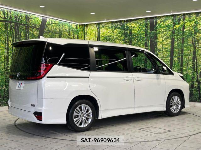 Toyota NOAH HYBRID 2022-06 7456390-17