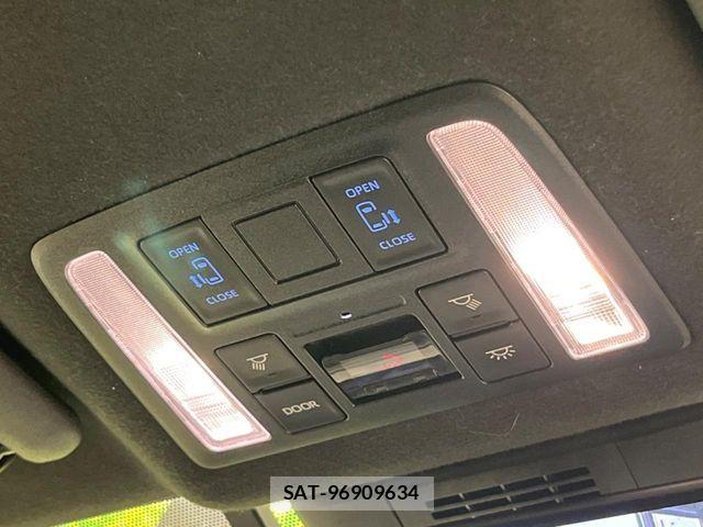 Toyota NOAH HYBRID 2022-06 7456390-2