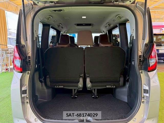 Toyota NOAH HYBRID 2023-07 7501938-11