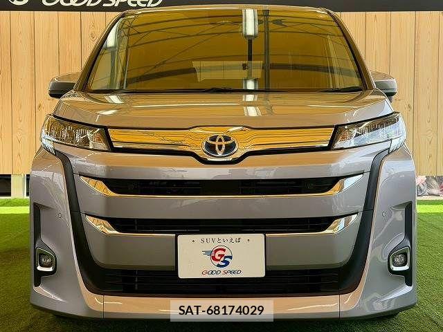 Toyota NOAH HYBRID 2023-07 7501938-12