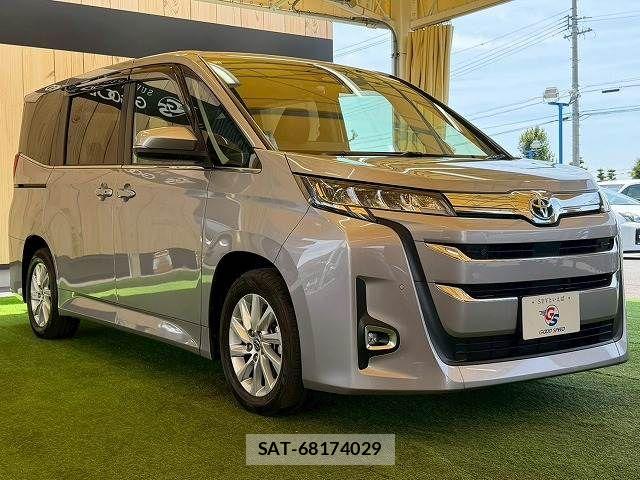 Toyota NOAH HYBRID 2023-07 7501938-13