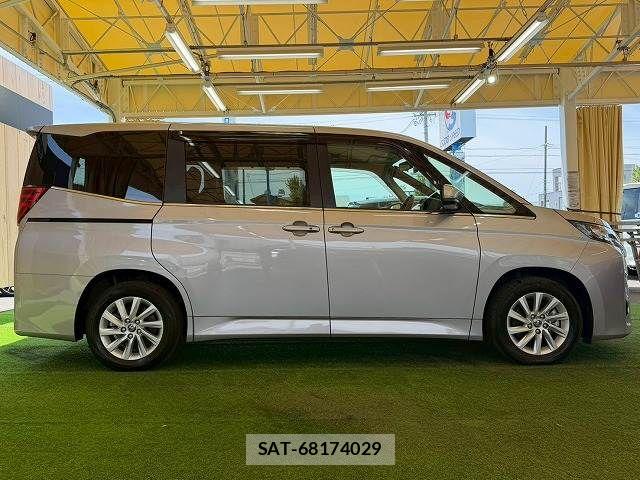 Toyota NOAH HYBRID 2023-07 7501938-14