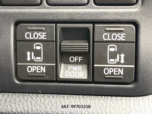 Toyota NOAH HYBRID 2019-07 7501944-4