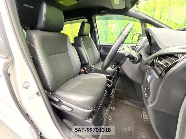 Toyota NOAH HYBRID 2019-07 7501944-7
