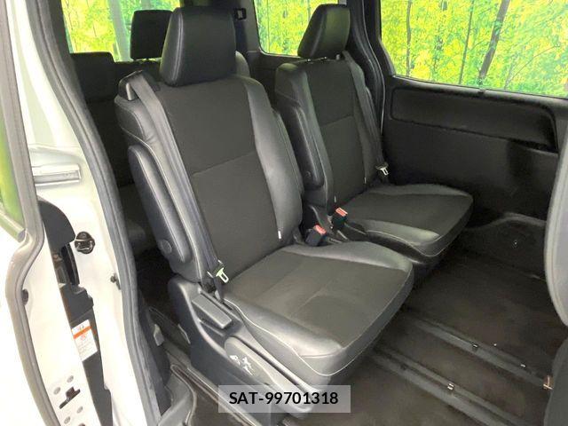 Toyota NOAH HYBRID 2019-07 7501944-8