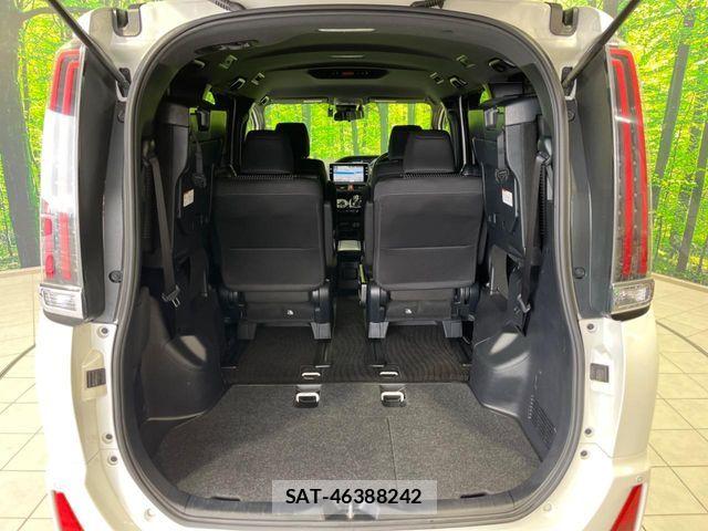 Toyota NOAH HYBRID 2017-07 7501945-10