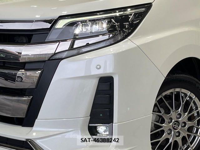 Toyota NOAH HYBRID 2017-07 7501945-12