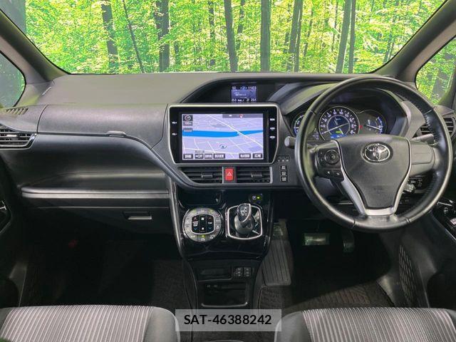 Toyota NOAH HYBRID 2017-07 7501945-1