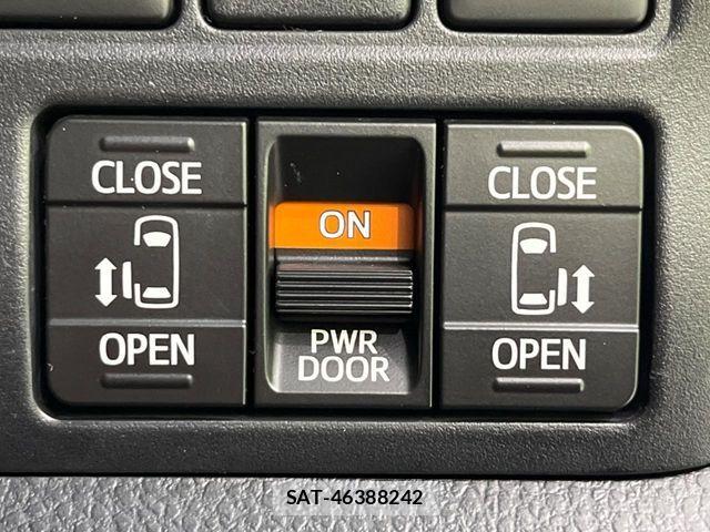 Toyota NOAH HYBRID 2017-07 7501945-3